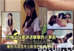 绝色学生妹双马尾释放妩媚魅力