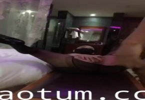 开战黑丝美眉骚逼