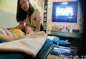 极品骚货假装按摩被技师后入狂干 内射喷满白浆