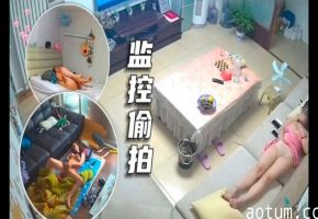 女人寂寞的时候也看色情片忍不住自慰海报