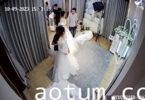 偷拍婚纱店三位火辣新娘换装秀，孕妇巨乳被店员狂干内射！