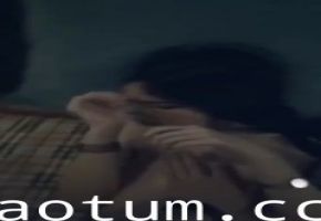 戴着眼镜特别清纯，无毛嫩B，和男友啪啪不过瘾，特别骚3