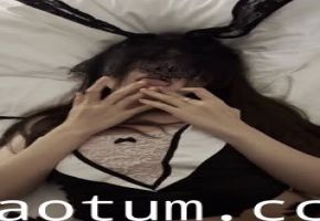 小白兔 白又白 两只耳朵竖起来