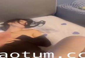 高颜值美女，表情也太反差了