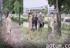 超顶流出！淫妻悠悠姐全裸街头露出，工地大哥轮番拍照爆操内射