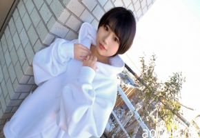 SIRO-5071 【可愛い顔して意外と変態？】ぶかぶかのパーカーを上に来ただけで、ズボンやスカートは穿かず(パ