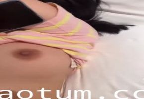 萝莉学妹，那害羞的样子简直太爱了！