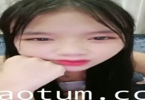 极品嫩萝莉无毛粉穴骑乘位爆操流出白浆